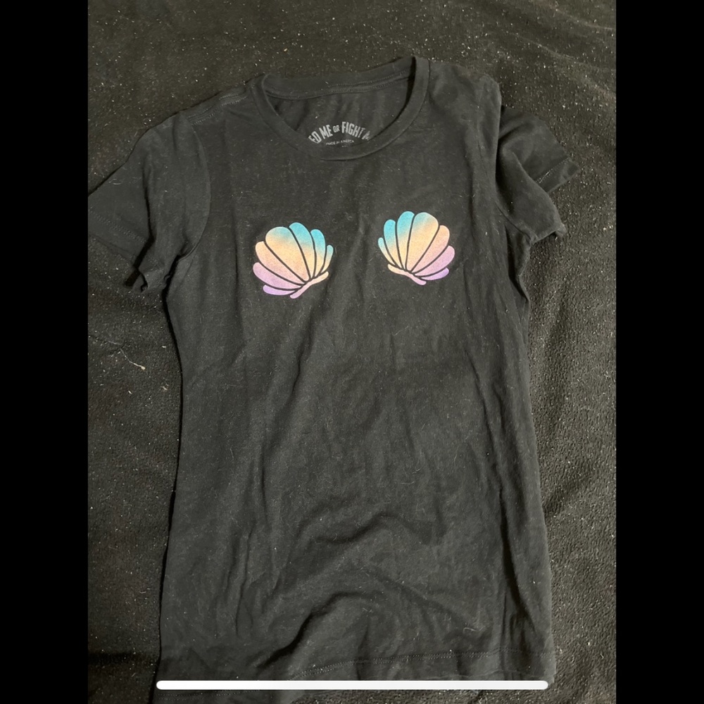 Seashell feedmefightme Women’s Tee
